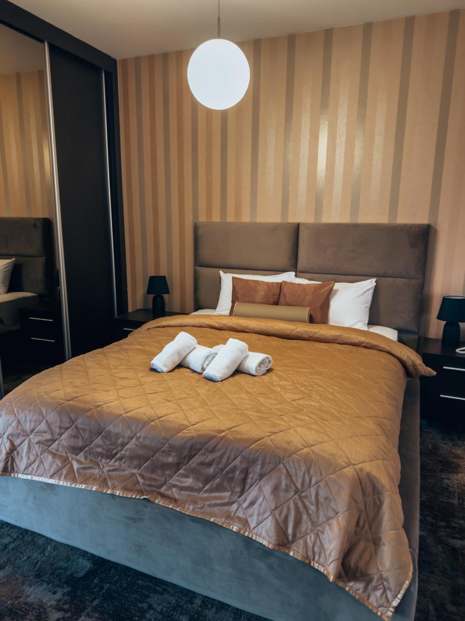 Guest House Panorama Aqualux With Free Parking Νόβι Σαντ Εξωτερικό φωτογραφία