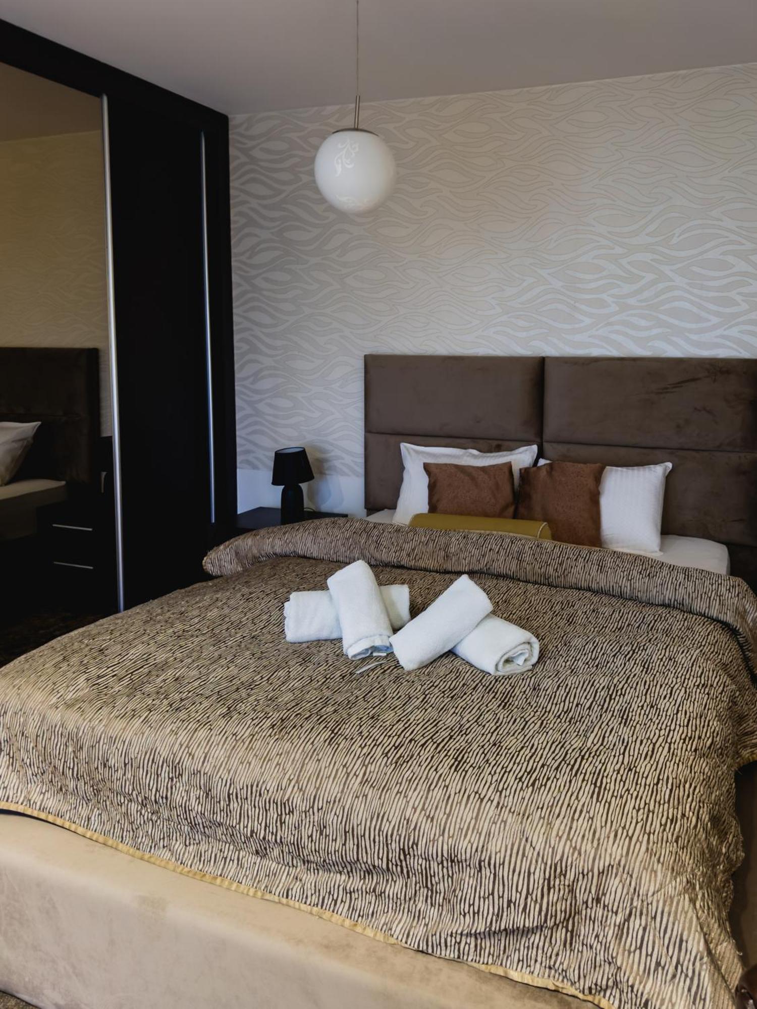 Guest House Panorama Aqualux With Free Parking Νόβι Σαντ Εξωτερικό φωτογραφία