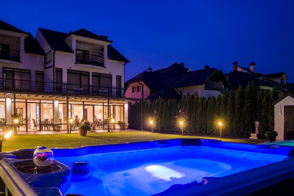 Guest House Panorama Aqualux With Free Parking Νόβι Σαντ Εξωτερικό φωτογραφία