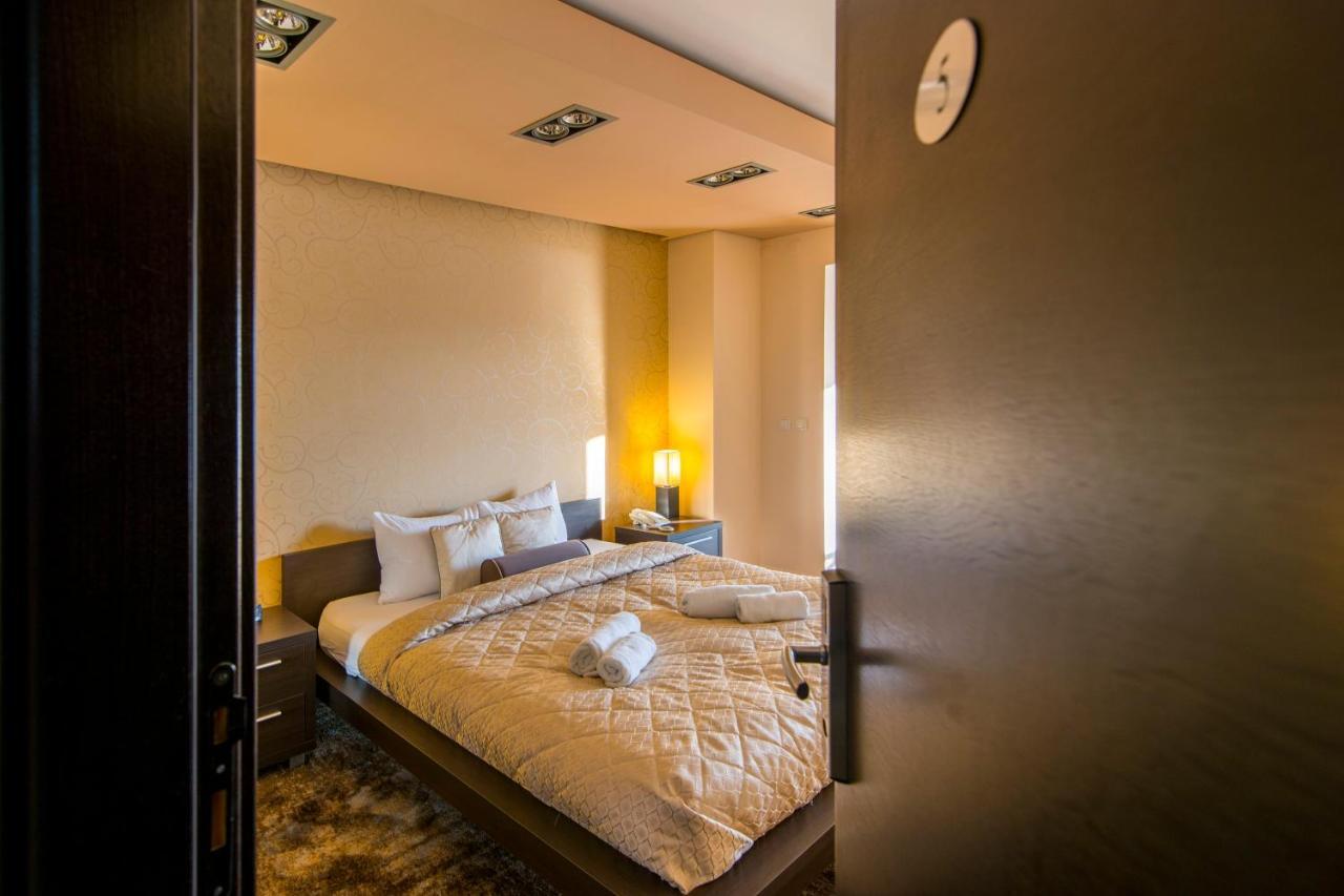 Guest House Panorama Aqualux With Free Parking Νόβι Σαντ Εξωτερικό φωτογραφία